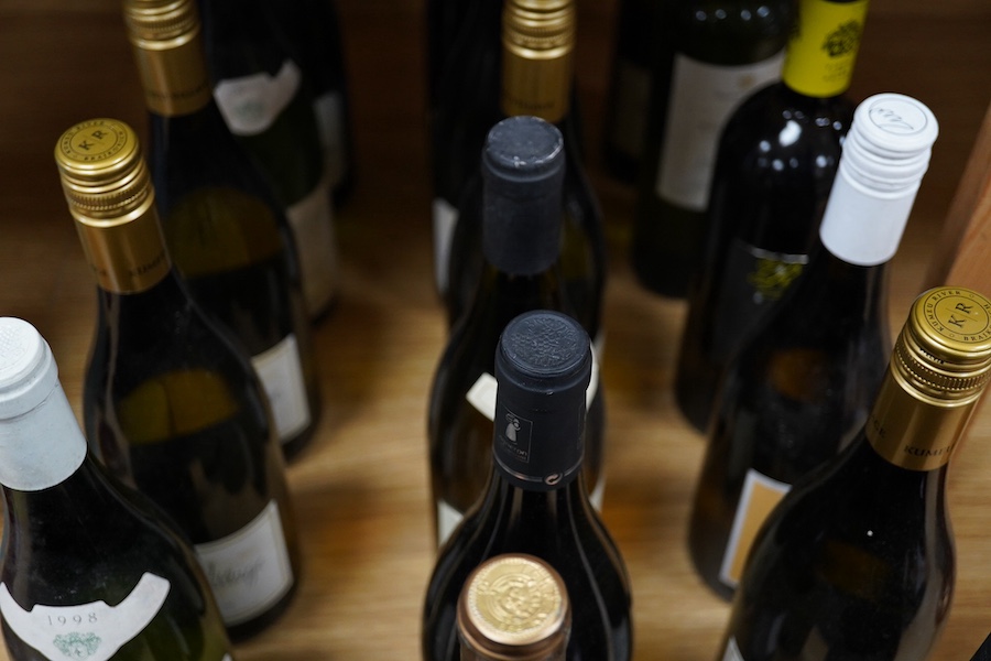 Eighteen bottles of assorted white wines, to include five Kumea Village 2012, three Mâcon-Péronne 2014, two Cuvee de Boisfleury 1998 and others (18). Condition - fair, storage history unknown